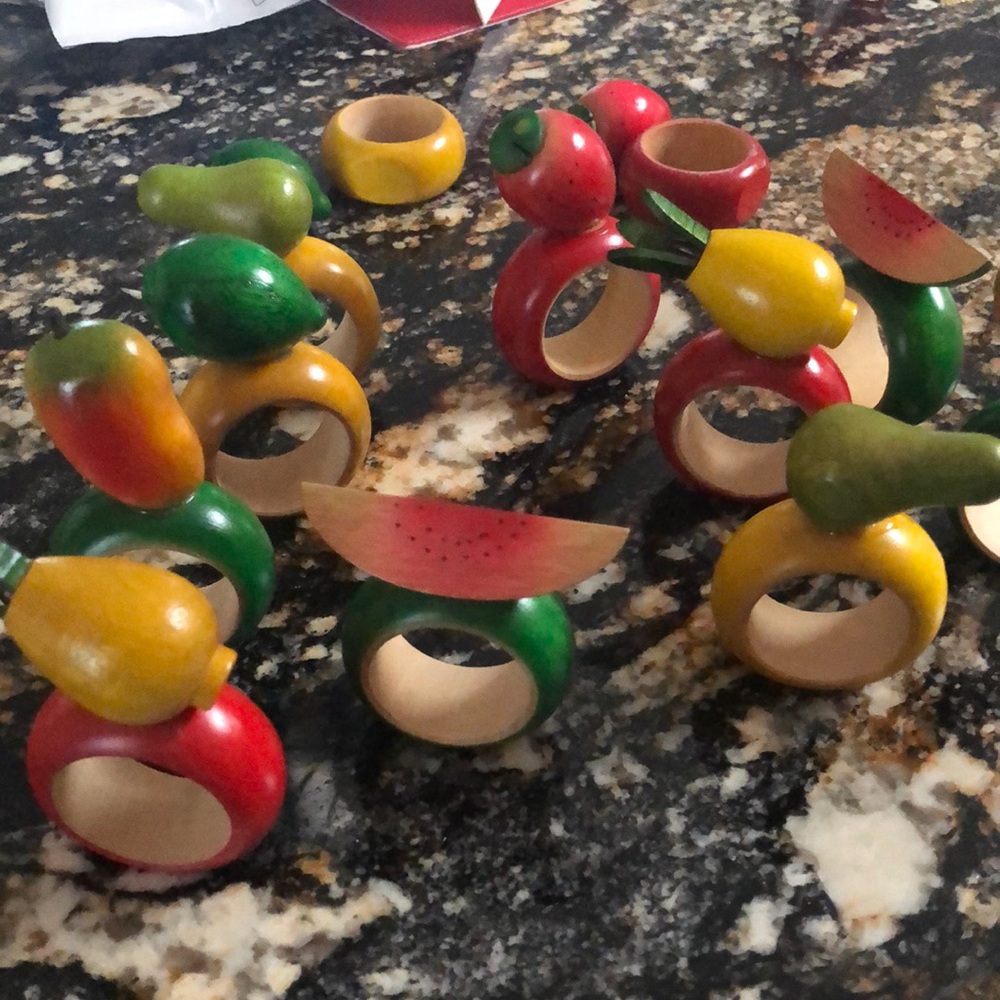 Vintage wooden fruit napkin rings set of 12 (2 needs to be re-glued)